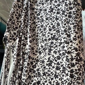 Black and White Floral Print knee length skirt
